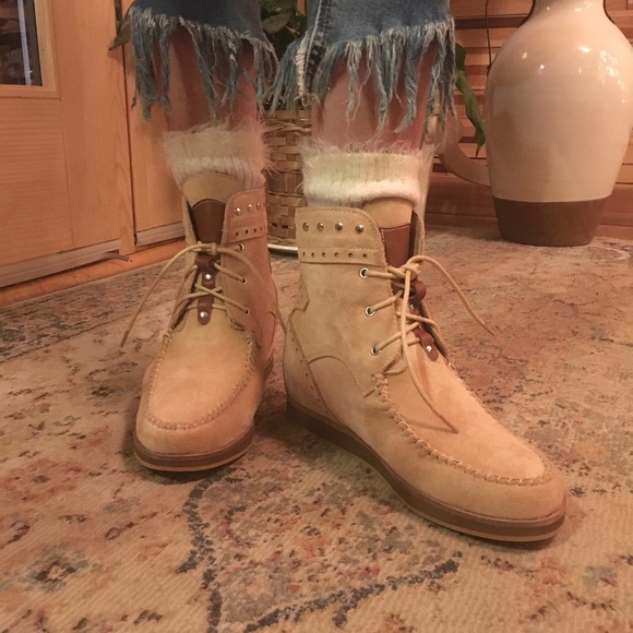 READ DETAILS~ HIDDEN WEDGE TAN BOOTIE WITH SILVER SMALL STUD EMBELLISHMENT - Picture 4 of 16